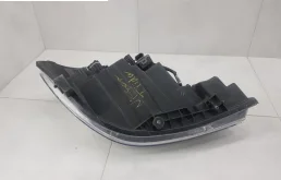 Фары для Nissan Tiida 2004 года на фотографиях