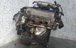 Двигатель для Toyota RAV4 1996 года на фотографиях