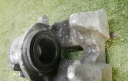 Тормозной цилиндр передний правый для BMW 5er 2018 года на фотографиях