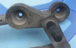 Трапеция стеклоочистителей для Audi Q7 2009 года на фотографиях