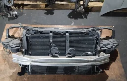 Панель радиатора (телевизор) для Audi A8 D3 2002-2010