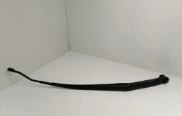 Поводок лобового стеклоочистителя правый для Hyundai Solaris 2020 года на фотографиях