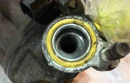 Компрессор кондиционера для Jaguar XF 2013 года на фотографиях