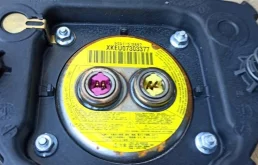 Подушка безопасности водителя для Opel Astra 2008 года на фотографиях