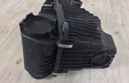 Корпус воздушного фильтра для Audi Q7 на фотографиях