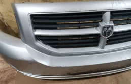 Бампер для Dodge Caliber 2006 года на фотографиях
