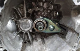 МКПП для Hyundai Solaris 2014 года на фотографиях