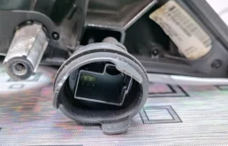 Стекла и зеркала для BMW 7er 2009 года на фотографиях