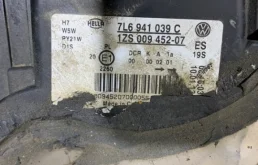 Фара ксенон левая для Volkswagen Touareg 2008 года на фотографиях