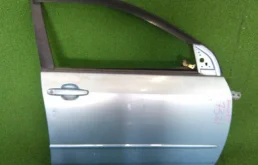 Дверь передняя правая для Toyota Corolla 2003 года на фотографиях