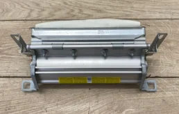 Подушка безопасности пассажира для Volkswagen Touareg на фотографиях