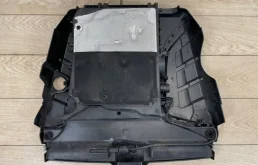 Корпус воздушного фильтра для Audi Q7 2018 года на фотографиях