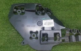 Кронштейн заднего бампера правый для BMW 5er 2019 года на фотографиях