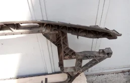 Панель радиатора (телевизор) для BMW X3 2008 года на фотографиях