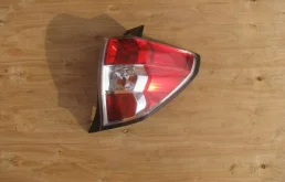Фонарь правый для Subaru Forester на фотографиях