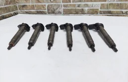 Крышка форсунки фароомывателя левая для Mercedes-Benz M class на фотографиях