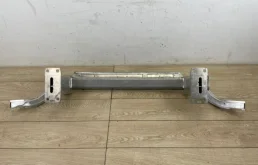 Усилитель бампера передний верхний для Audi Q7 на фотографиях