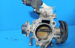 Дроссельная заслонка для Toyota RAV4 2002 года на фотографиях