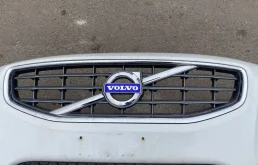 Решетка радиатора для Volvo S60 2010 года на фотографиях