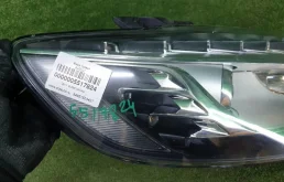 Фара правая для Audi Q7 2013 года на фотографиях