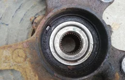 Кулак поворотный правый для Mercedes-Benz M class 2008 года на фотографиях