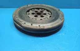 Маховик для Nissan X-Trail 2016 года на фотографиях