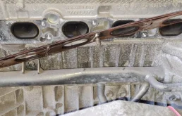 Двигатель без навесного для Volvo C30 2006 года на фотографиях