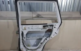 Двери для Hyundai Santa Fe Classic 2010 года на фотографиях