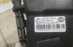 Противотуманка (ПТФ) передняя правая для Skoda Rapid 2019 года на фотографиях