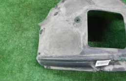 Подкрылок передний правый для BMW 7er на фотографиях