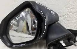 Стекла и зеркала для Toyota Corolla 2025 года на фотографиях