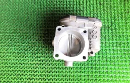 Дроссельная заслонка для Audi A4 2001 года на фотографиях