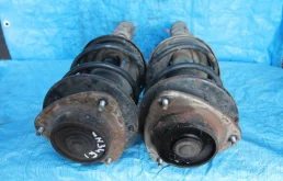 Амортизатор передний левый для Subaru Impreza на фотографиях