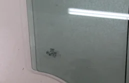 Стекла и зеркала для Audi Q3 2014 года на фотографиях