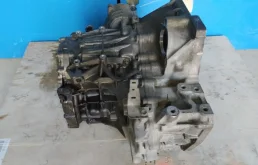 АКПП для Nissan X-Trail 2000 года на фотографиях