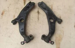 Рычаг передний правый нижний для Mazda CX 5 2021 года на фотографиях