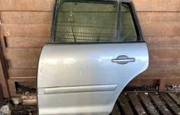 Дверь задняя левая для Volkswagen Touran 2009 года на фотографиях