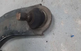 Рычаг передний левый нижний для Nissan Tiida на фотографиях