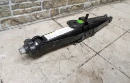 Домкрат для Mercedes-Benz GL class на фотографиях