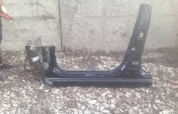 Стойка кузова центральная левая для Hyundai Solaris 2016 года на фотографиях