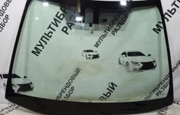 Стекла и зеркала для Toyota Corolla 2025 года на фотографиях