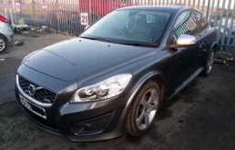 Стекла и зеркала для Volvo C30 2012 года на фотографиях