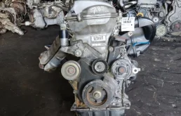 Двигатель без навесного для Toyota RAV4 2000 года на фотографиях