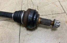 Привод задний правый для Audi Q7 2010 года на фотографиях