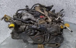 Двигатель для Subaru Legacy 2000 года на фотографиях