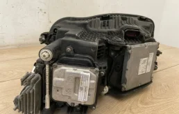 Фара ксенон левая для Volkswagen Touareg 2021 года на фотографиях