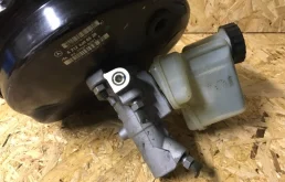 Вакуумный усилитель тормозов для Mercedes-Benz E class 2010 года на фотографиях