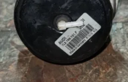 Подушка двигателя задняя левая нижняя для Volkswagen Touareg 2014 года на фотографиях