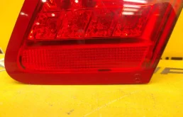 Фонарь внутренний правый для Mercedes-Benz E class 2009 года на фотографиях