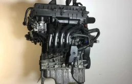 Двигатель без навесного для Volkswagen Polo 2000 года на фотографиях